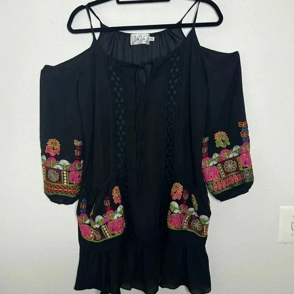 VAVA by Joy Han GABI Open/Cold Shoulder Dress Med with embroidered elephants - Picture 4 of 9